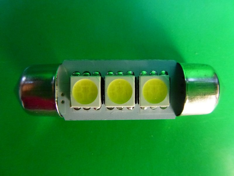 Лампочка диодная T11x31 12V SV8,5-8